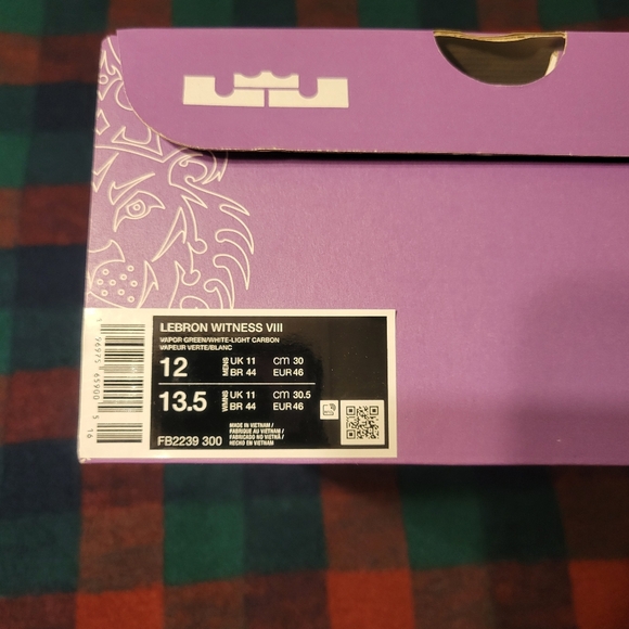 LEBRON WITNESS VIII MENS SIZE 12 WOMENS SIZE 13.5. - Picture 2 of 7